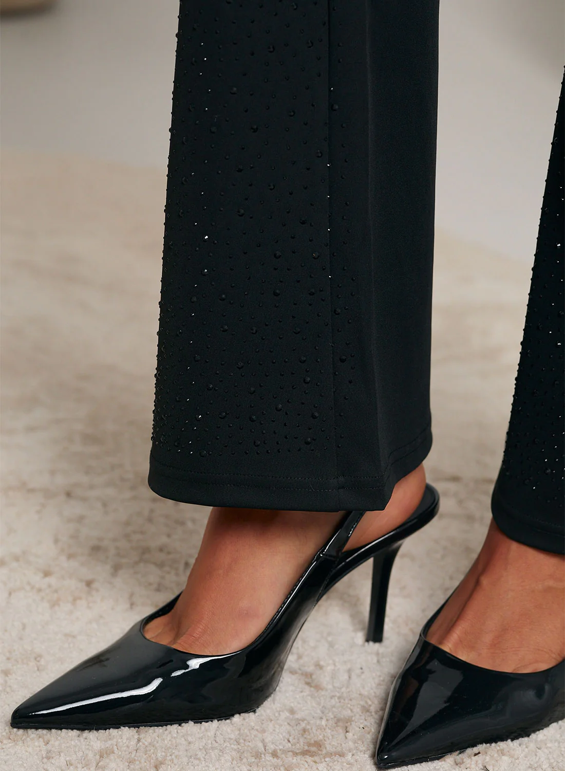 Pantaloni neri bootcut decorati con strass - Image 2