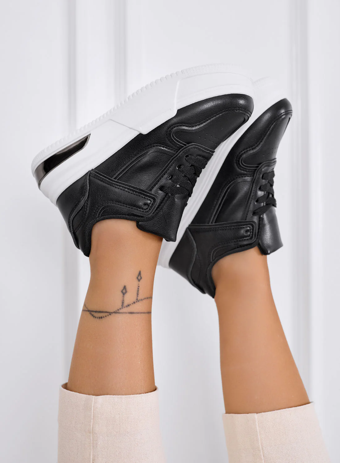 ROBBIE - Sneakers nere platform con suola bianca a contrasto - Image 3