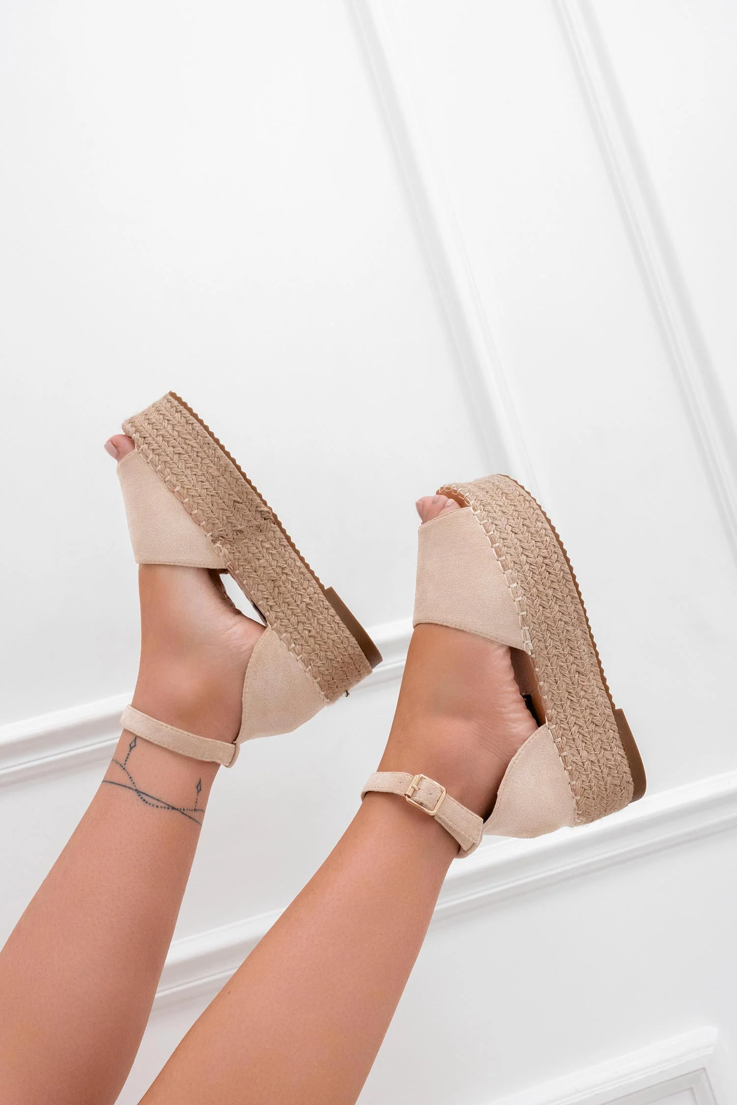 Espadrillas beige scamosciate con zeppa e cinturino - Image 3