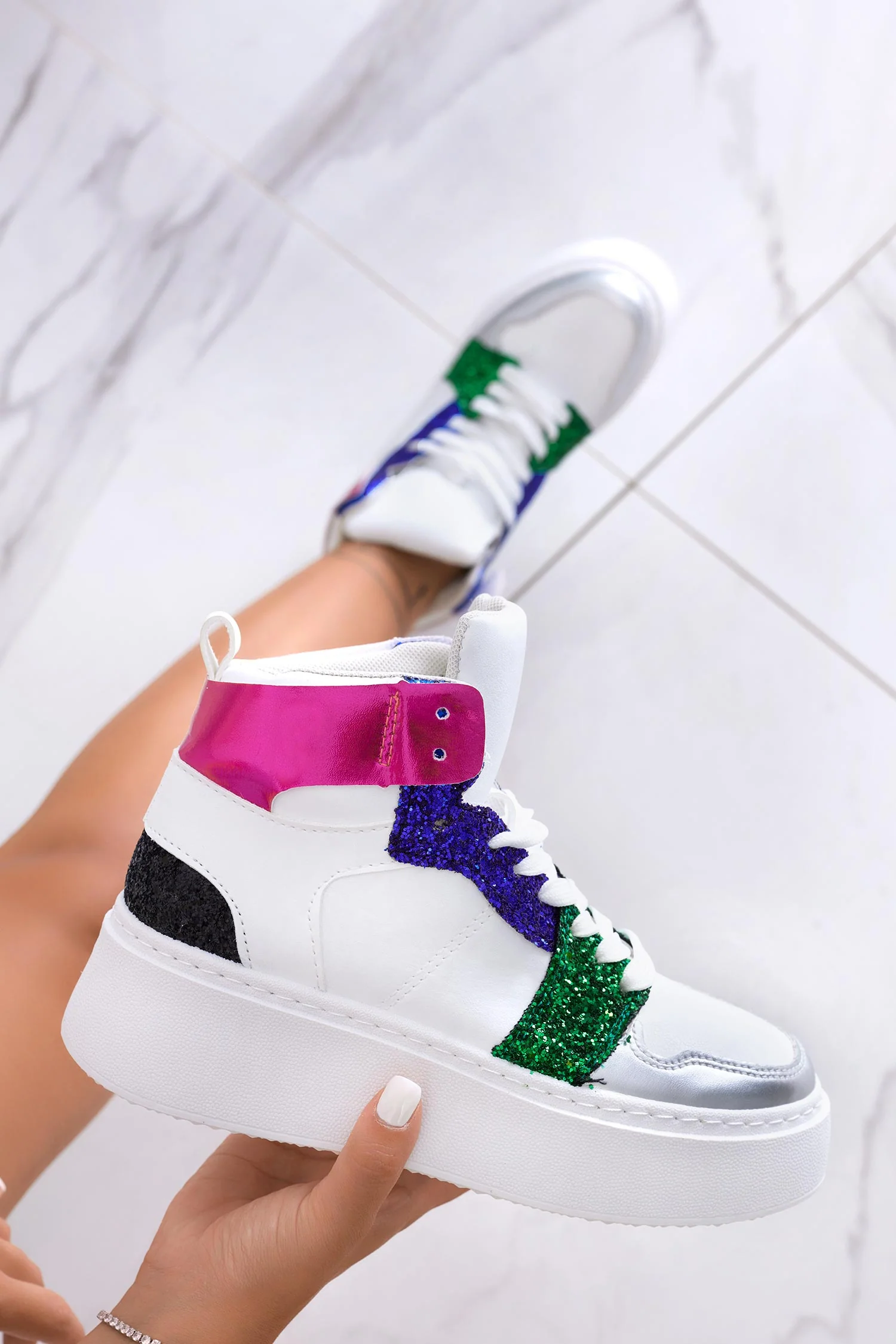 Sneakers bianche con inserti glitter multicolor - Image 3