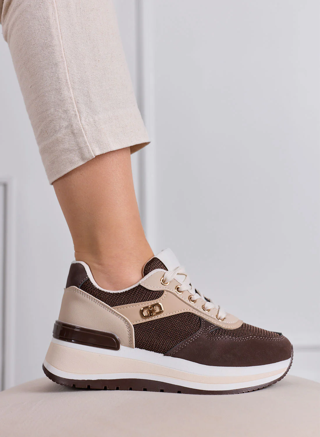 TULLIA - Sneakers Marroni con inserti beige e Zeppa Comoda - Image 2
