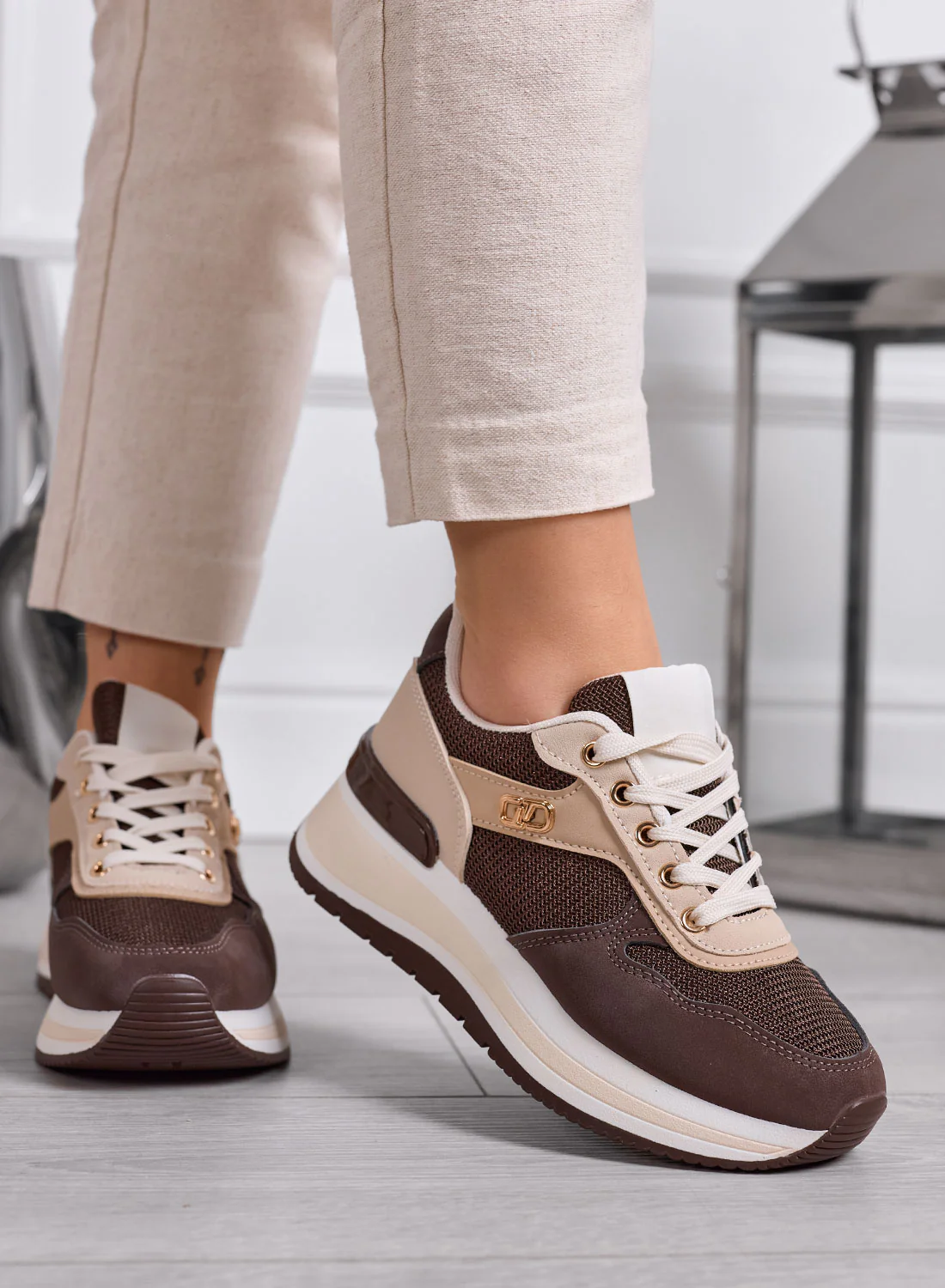 TULLIA - Sneakers Marroni con inserti beige e Zeppa Comoda - Image 3