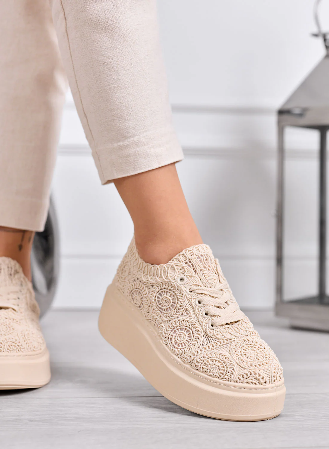 VALERIA - Sneakers platform beige in pizzo con suola alta - Image 2