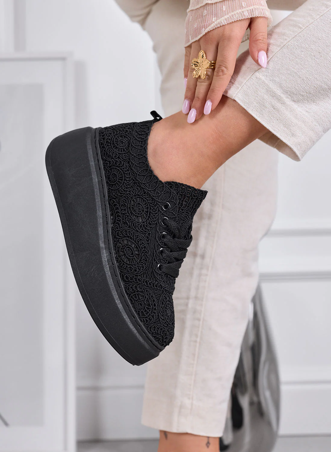 VALERIA - Sneakers platform nere in pizzo con suola alta - Image 2