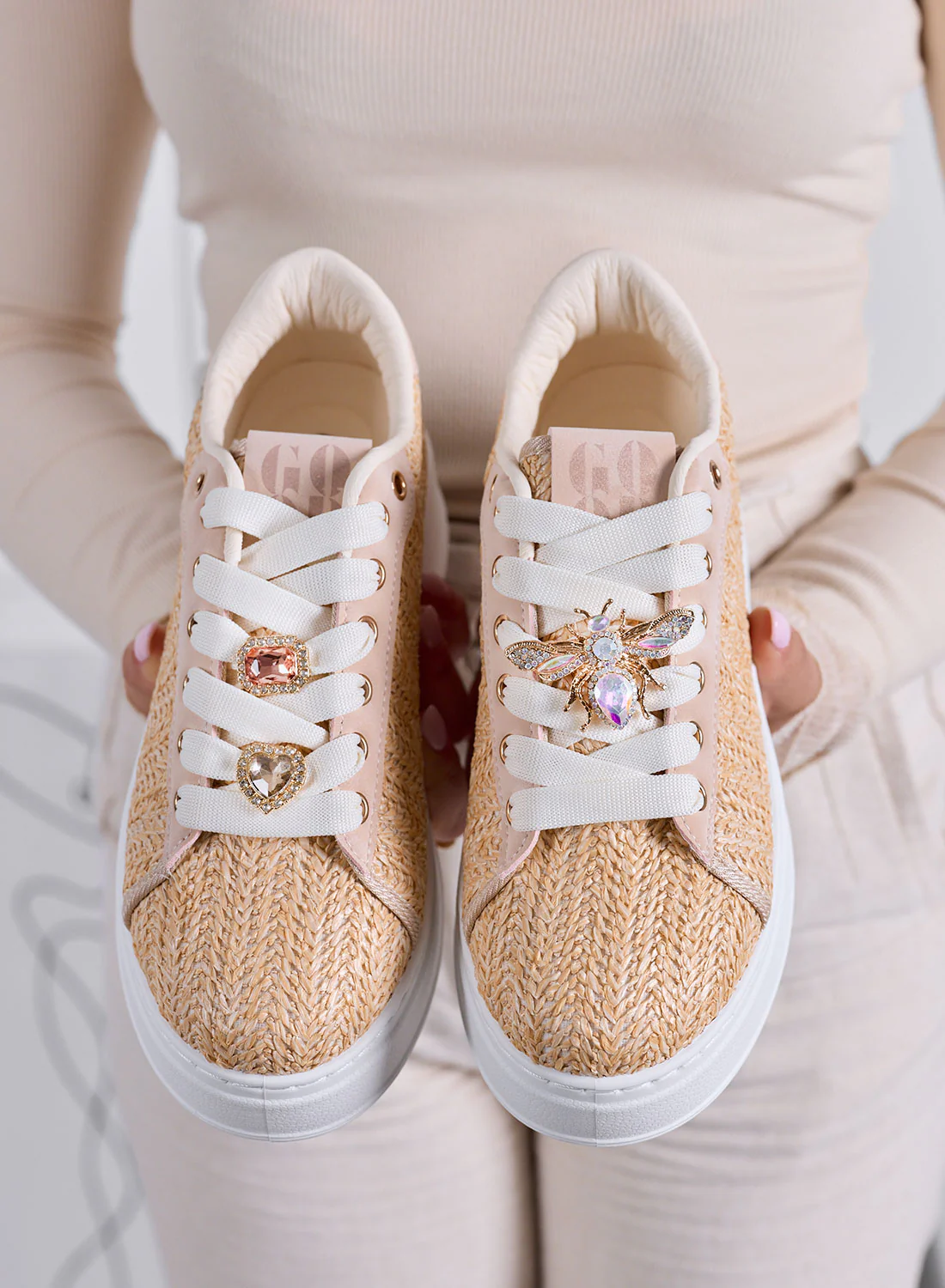 VENERE - Sneakers beige intrecciate con Applicazioni ape Gioiello - Image 3