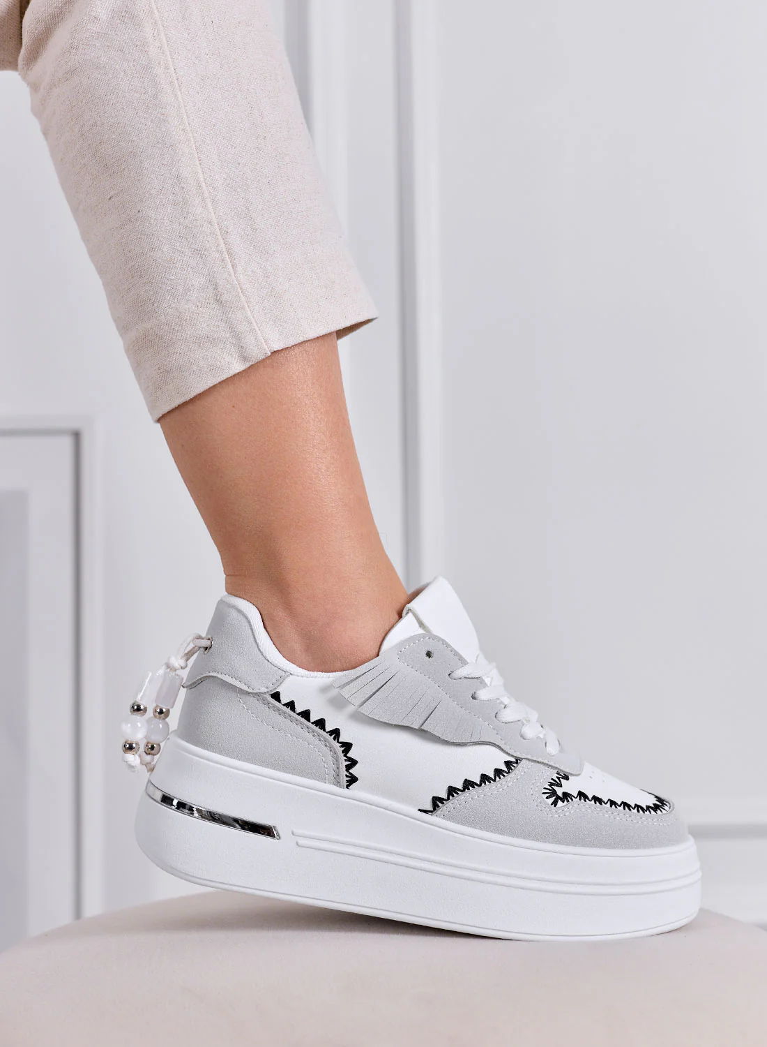 VERONICA - Sneakers grigie Platform con Cuciture a Contrasto nere - Image 2