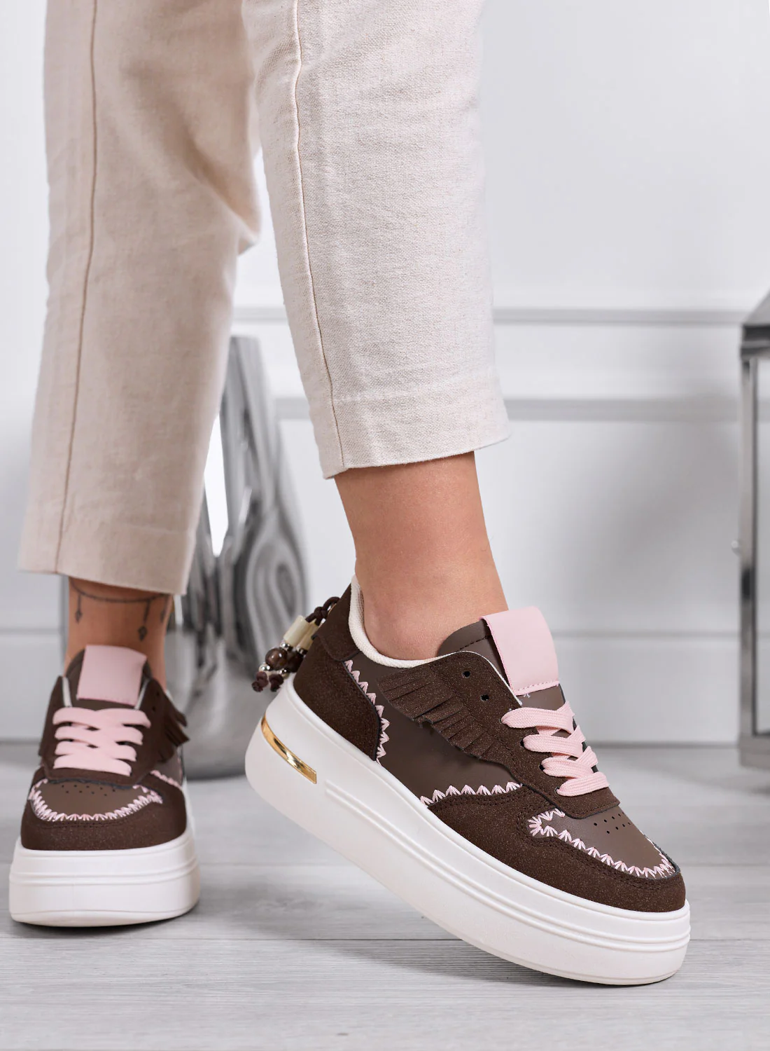 VERONICA - Sneakers marroni Platform con Cuciture a Contrasto rosa - Image 2