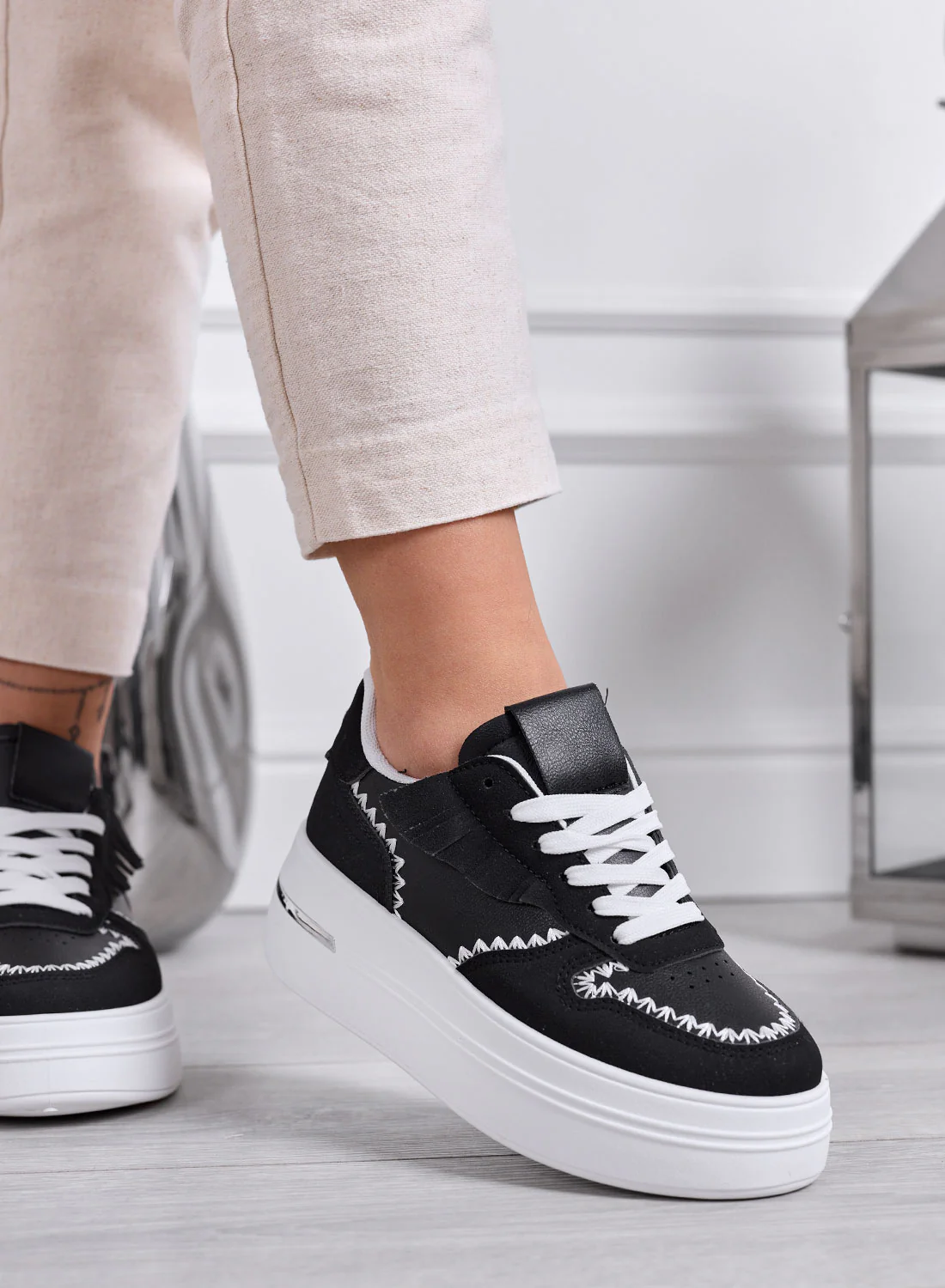VERONICA - Sneakers nere Platform con Cuciture a Contrasto bianche - Image 3
