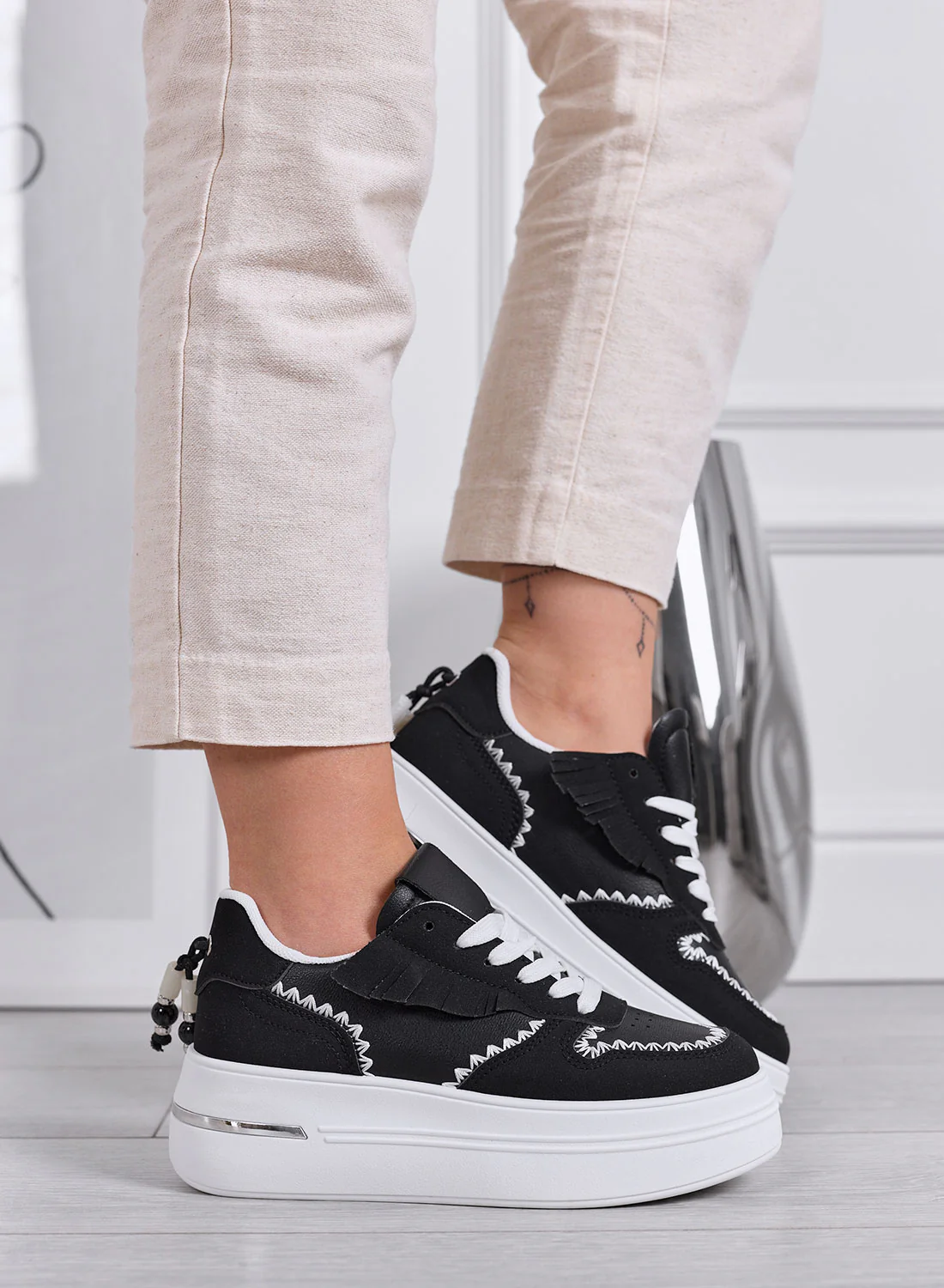 VERONICA - Sneakers nere Platform con Cuciture a Contrasto bianche - Image 4