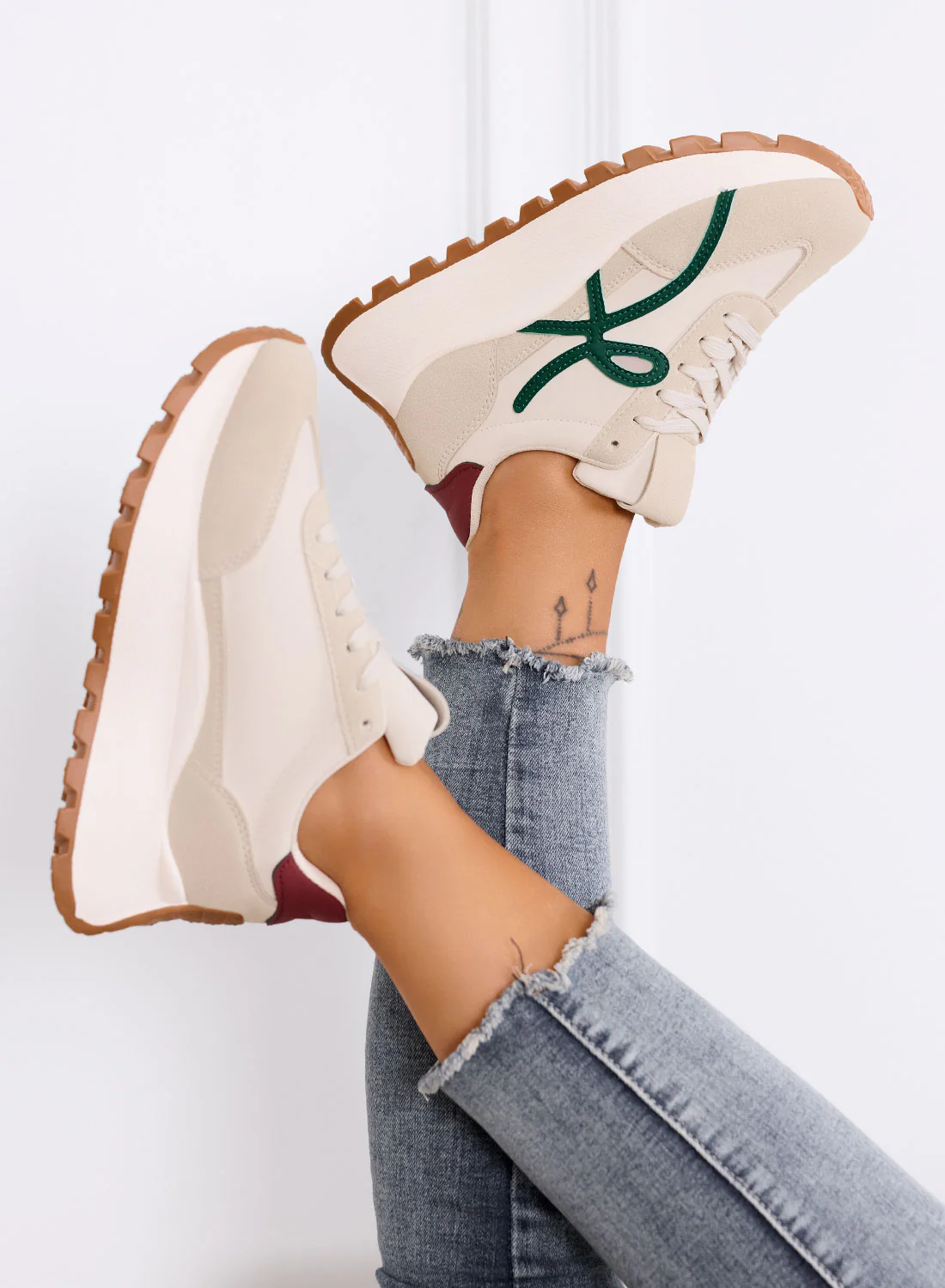 YONA - Sneakers beige con dettagli verdi e suola alta - Image 3